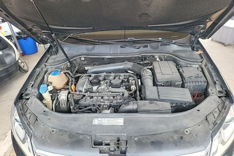 Used Volkswagen Magotan 2013 1.8TSI Luxury Model Engine Bay