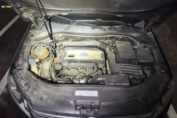 Used Volkswagen Magotan 2013 1.8TSI Luxury Model Engine Bay