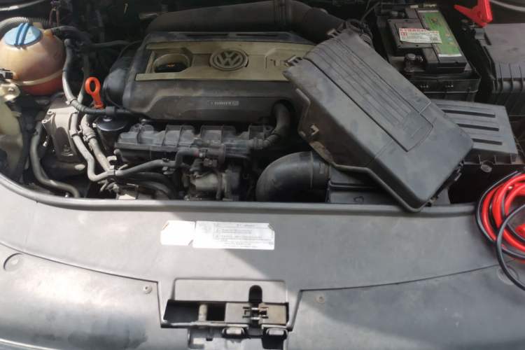 Used Volkswagen Magotan 2013 1.8TSI Luxury Model Engine Bay