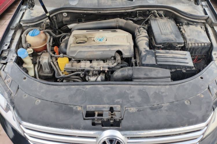 Used Volkswagen Magotan 2013 1.8TSI Luxury Model Engine Bay
