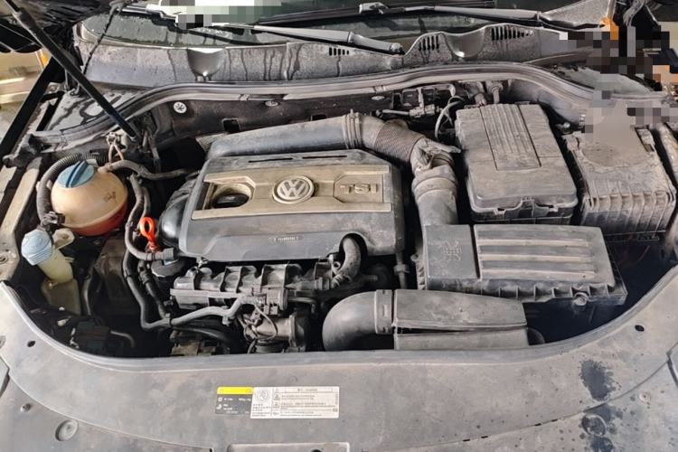 Used Volkswagen Magotan 2013 1.8TSI Premier Model Engine Bay
