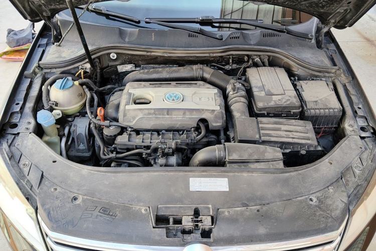 Used Volkswagen Magotan 2013 1.8TSI Premier Model Engine Bay
