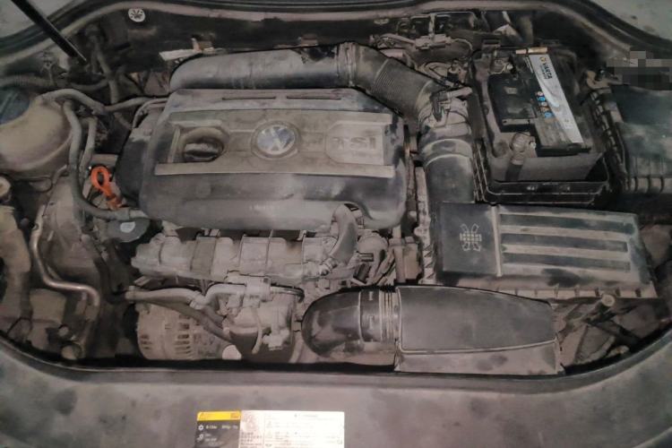 Used Volkswagen Magotan 2013 1.8TSI Luxury Model Engine Bay