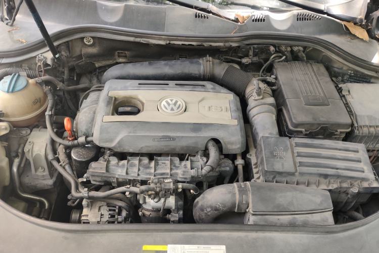 Used Volkswagen Magotan 2013 1.8TSI Luxury Model Engine Bay