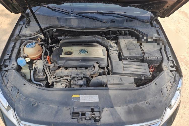 Used Volkswagen Magotan 2013 1.8TSI Luxury Model Engine Bay