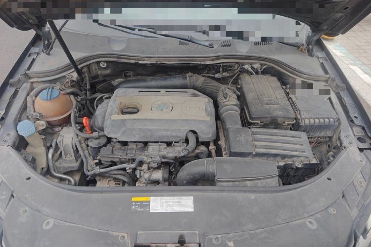 Used Volkswagen Magotan 2013 1.8TSI Luxury Model Engine Bay