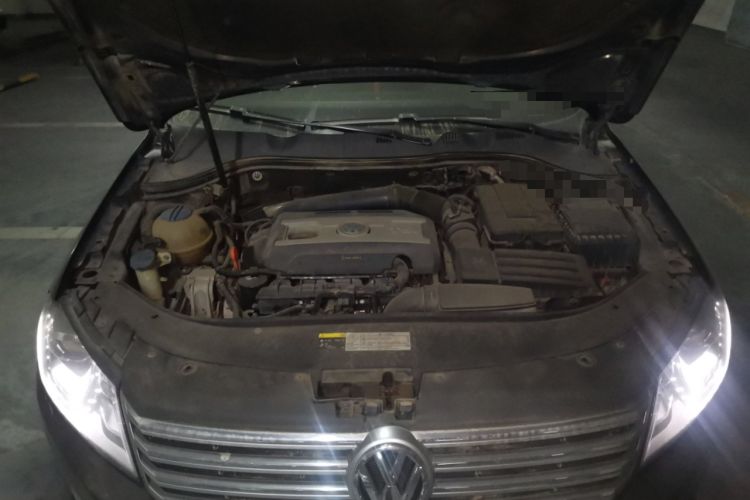 Used Volkswagen Magotan 2013 2.0 TSI Luxury Model Engine Bay