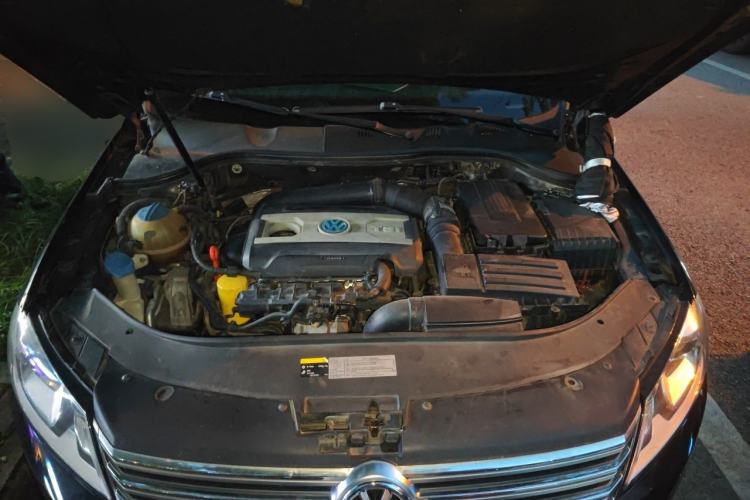 Used Volkswagen Magotan 2013 1.8TSI Luxury Model Engine Bay