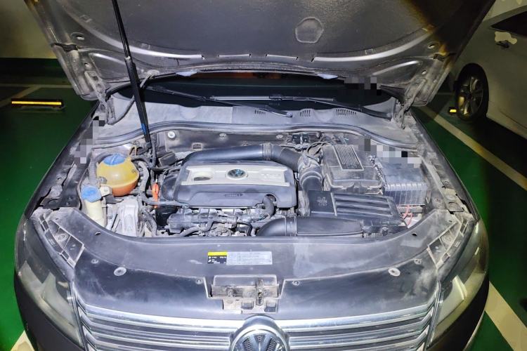 Used Volkswagen Magotan 2013 1.8TSI Premier Model Engine Bay