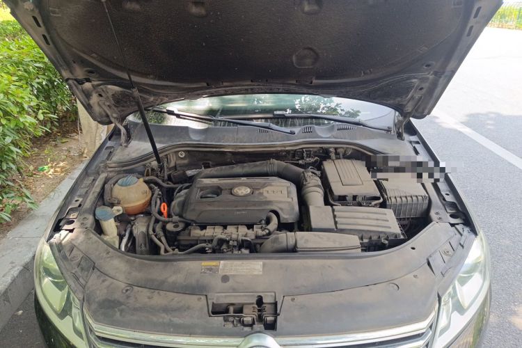 Used Volkswagen Magotan 2013 1.8TSI Luxury Model Engine Bay