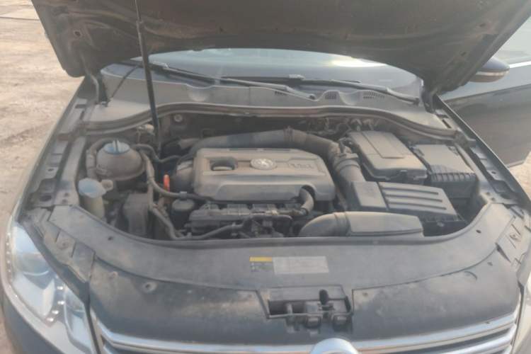 Used Volkswagen Magotan 2013 2.0 TSI Luxury Model Engine Bay