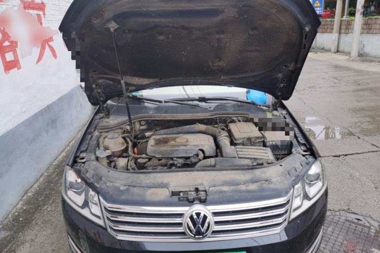 Used Volkswagen Magotan 2013 1.8TSI Luxury Model Engine Bay