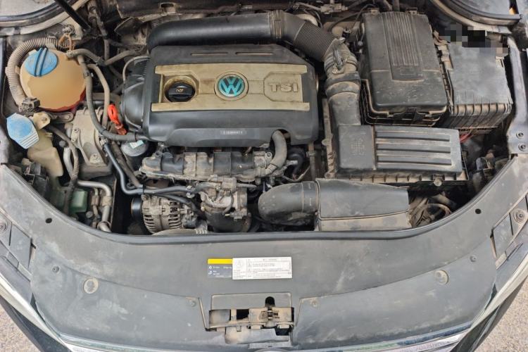 Used Volkswagen Magotan 2013 1.8TSI Luxury Model Engine Bay