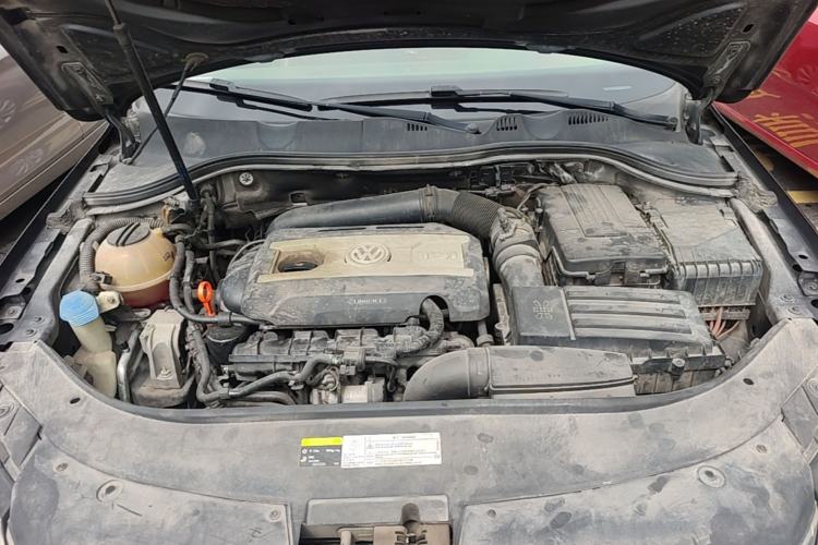 Used Volkswagen Magotan 2013 1.8TSI Luxury Model Engine Bay