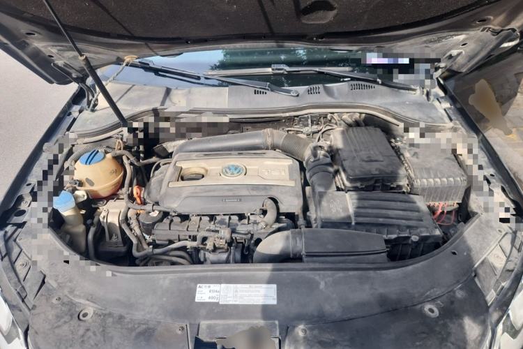 Used Volkswagen Magotan 2013 1.8TSI Luxury Model Engine Bay