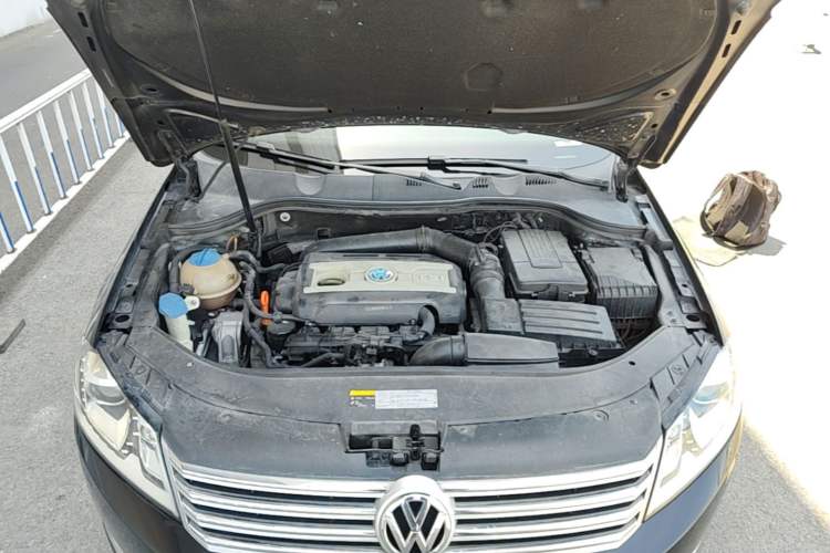 Used Volkswagen Magotan 2013 1.8TSI Luxury Model Engine Bay