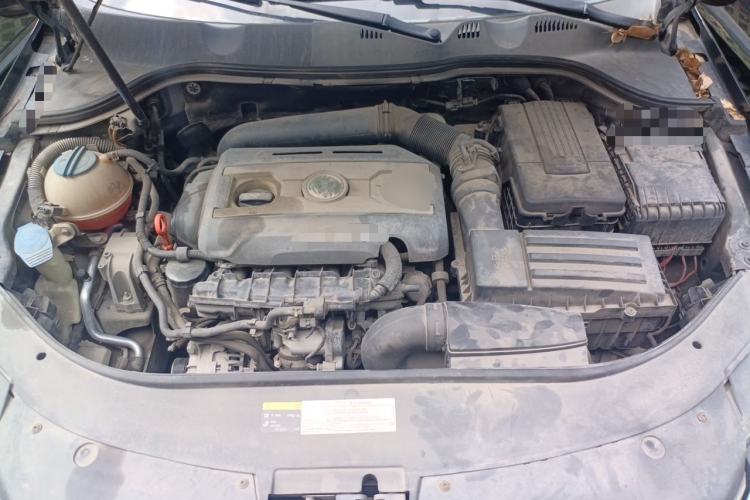 Used Volkswagen Magotan 2013 2.0 TSI Luxury Model Engine Bay