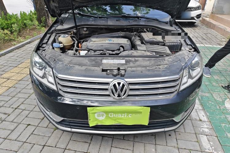 Used Volkswagen Magotan 2013 1.8TSI Prestige Model Engine Bay