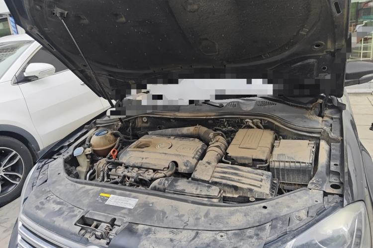 Used Volkswagen Magotan 2013 1.8TSI Luxury Model Engine Bay
