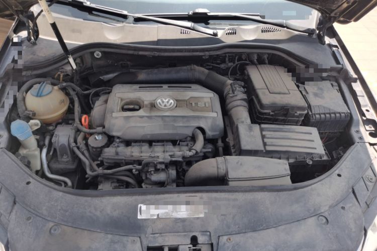 Used Volkswagen Magotan 2013 2.0 TSI Luxury Model Engine Bay