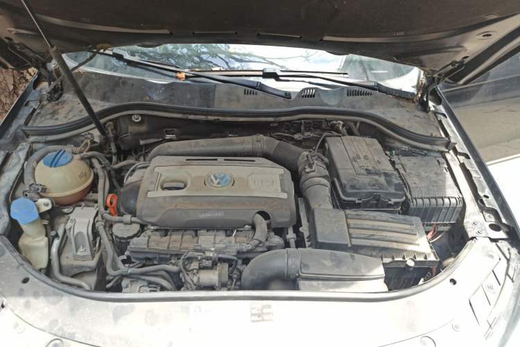 Used Volkswagen Magotan 2013 1.8TSI Premier Model Engine Bay