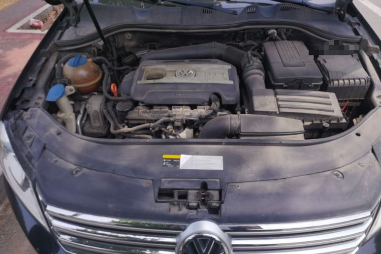 Used Volkswagen Magotan 2013 1.8TSI Luxury Model Engine Bay