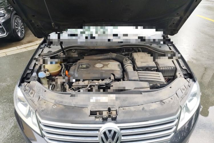 Used Volkswagen Magotan 2013 1.8TSI Prestige Model Engine Bay