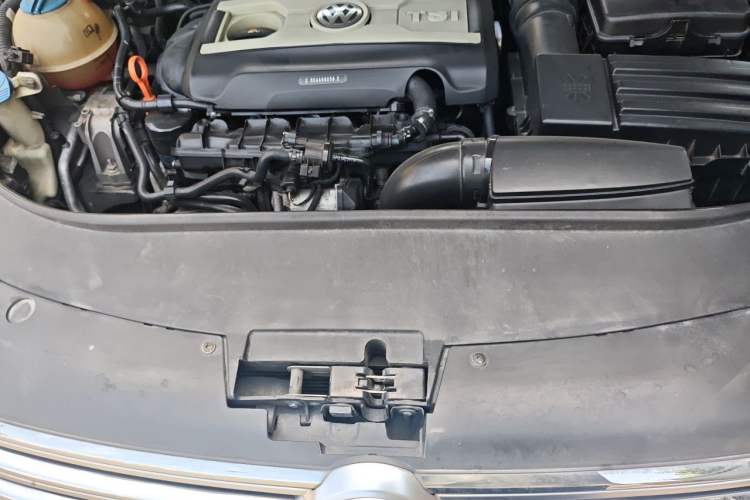 Used Volkswagen Magotan 2013 1.8TSI Premier Model Engine Bay