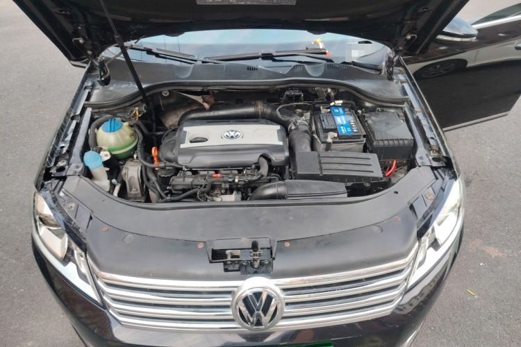 Used Volkswagen Magotan 2013 1.8TSI Luxury Model Engine Bay