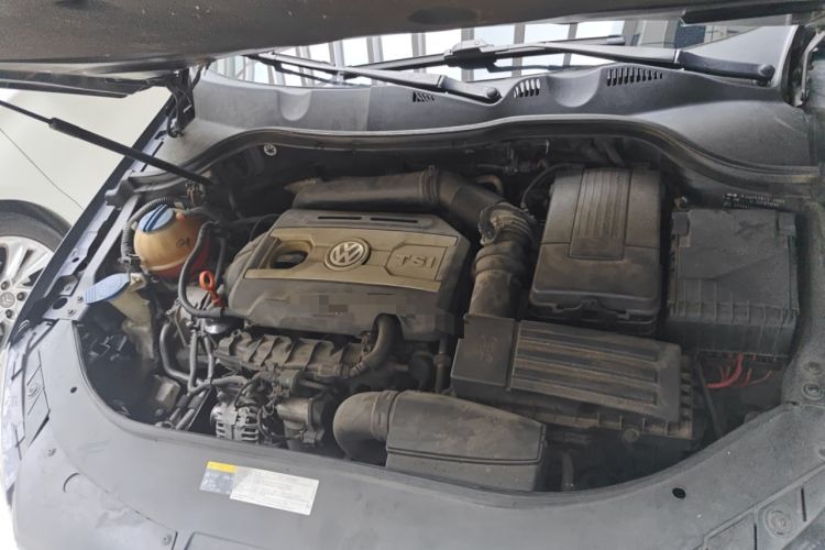 Used Volkswagen Magotan 2013 1.8TSI Luxury Model Engine Bay