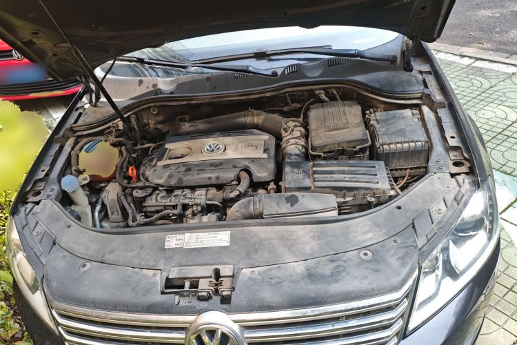 Used Volkswagen Magotan 2013 1.8TSI Luxury Model Engine Bay
