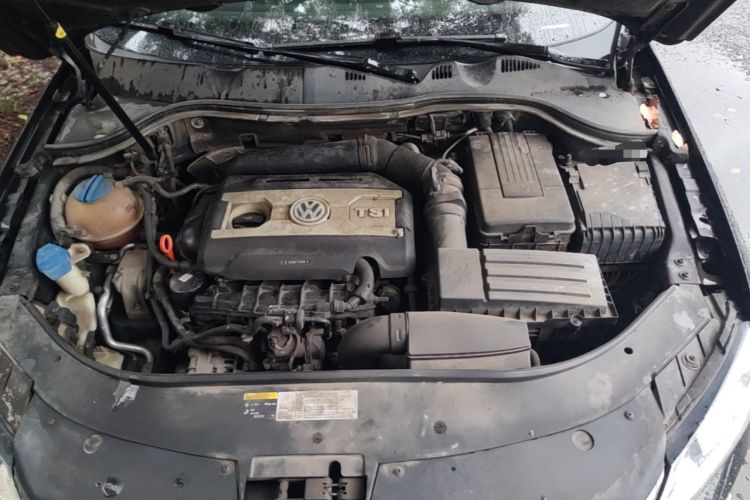Used Volkswagen Magotan 2013 1.8TSI Luxury Model Engine Bay