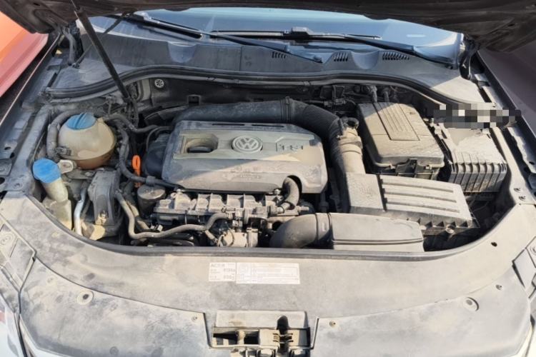 Used Volkswagen Magotan 2013 1.8TSI Luxury Model Engine Bay