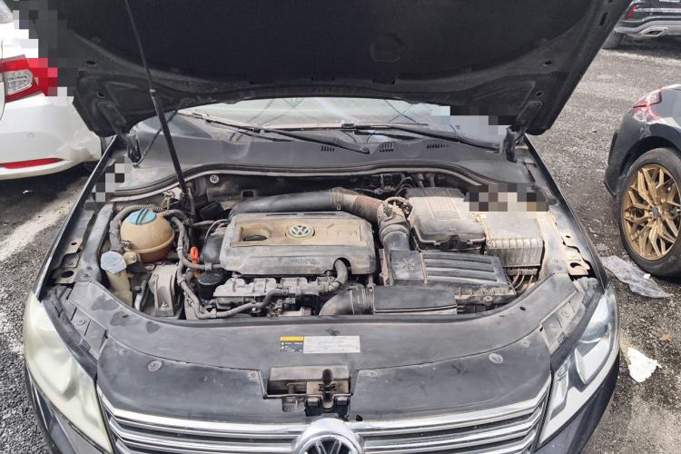 Used Volkswagen Magotan 2013 2.0 TSI Luxury Model Engine Bay