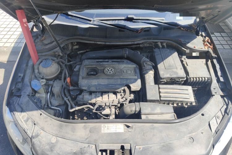 Used Volkswagen Magotan 2013 2.0 TSI Luxury Model Engine Bay