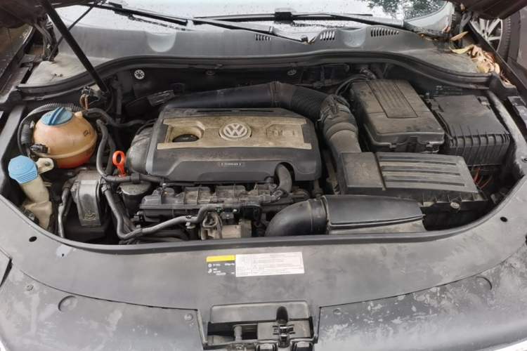 Used Volkswagen Magotan 2013 1.8TSI Luxury Model Engine Bay