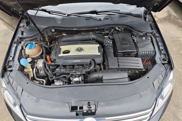 Used Volkswagen Magotan 2013 1.8TSI Luxury Model Engine Bay