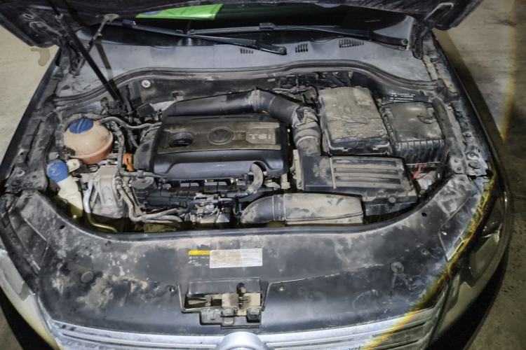 Used Volkswagen Magotan 2013 2.0 TSI Luxury Model Engine Bay