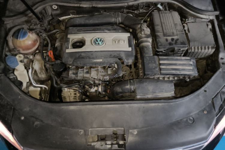 Used Volkswagen Magotan 2013 1.8TSI Premier Model Engine Bay