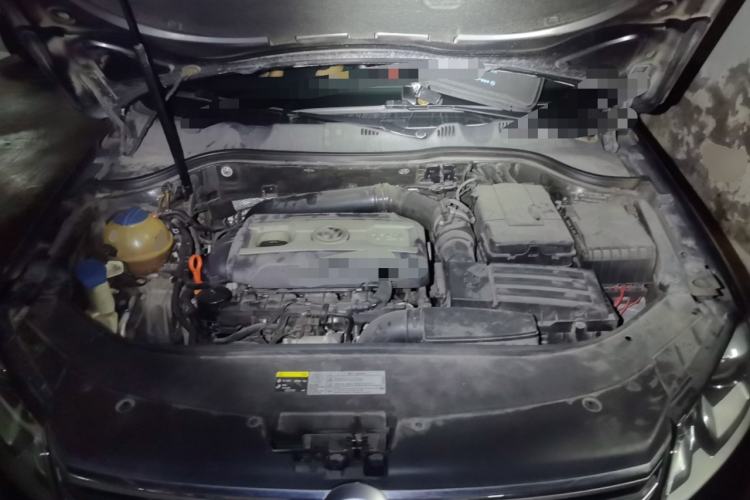 Used Volkswagen Magotan 2013 1.8TSI Premier Model Engine Bay