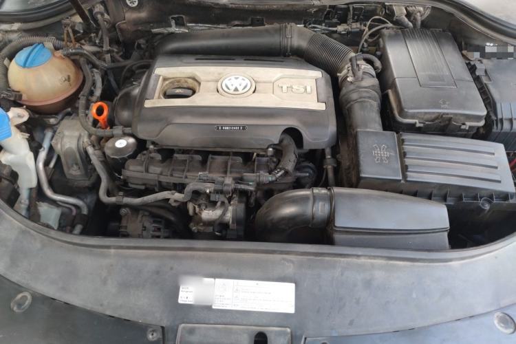 Used Volkswagen Magotan 2013 2.0 TSI Luxury Model Engine Bay
