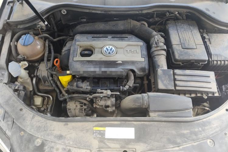 Used Volkswagen Magotan 2013 2.0 TSI Prestige Model Engine Bay