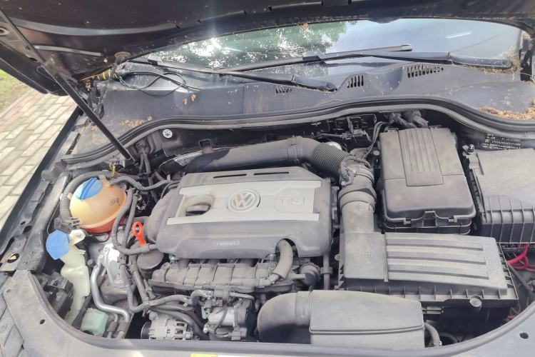 Used Volkswagen Magotan 2013 1.8TSI Luxury Model Engine Bay