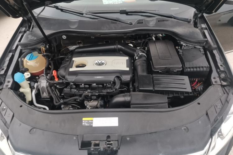 Used Volkswagen Magotan 2013 2.0 TSI Ultimate Model Engine Bay