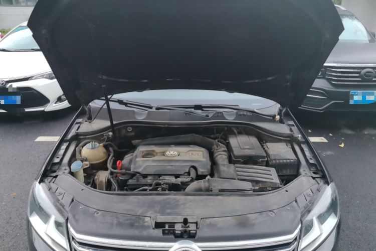 Used Volkswagen Magotan 2013 1.8TSI Premier Model Engine Bay