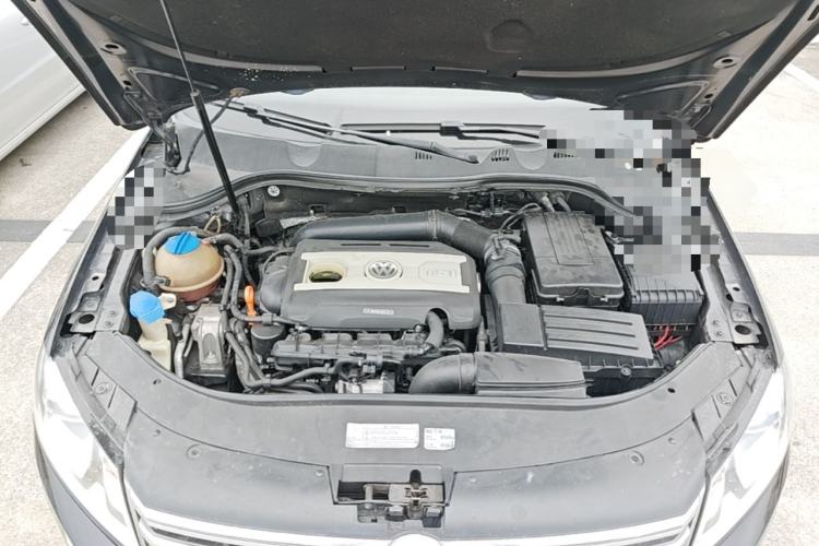 Used Volkswagen Magotan 2013 1.8TSI Luxury Model Engine Bay