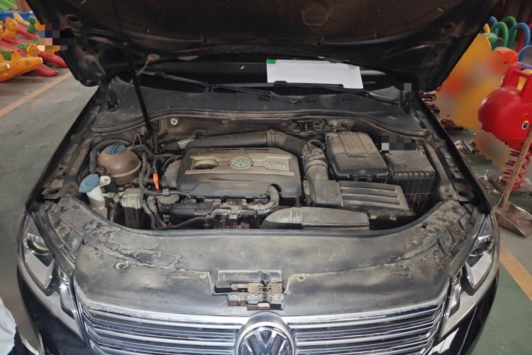 Used Volkswagen Magotan 2013 1.8TSI Luxury Model Engine Bay