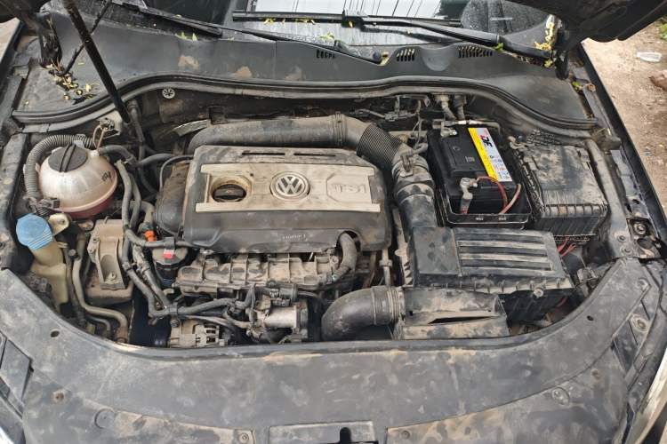 Used Volkswagen Magotan 2013 1.8TSI Luxury Model Engine Bay