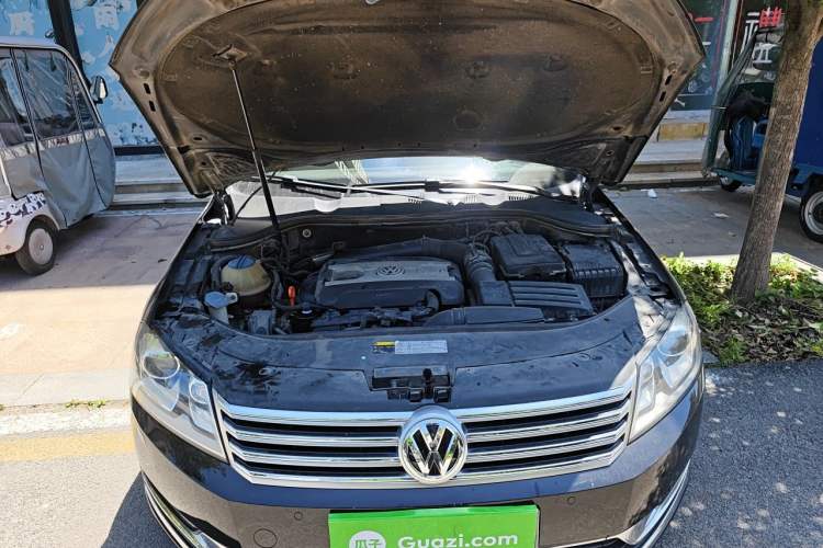 Used Volkswagen Magotan 2013 1.8TSI Luxury Model Engine Bay