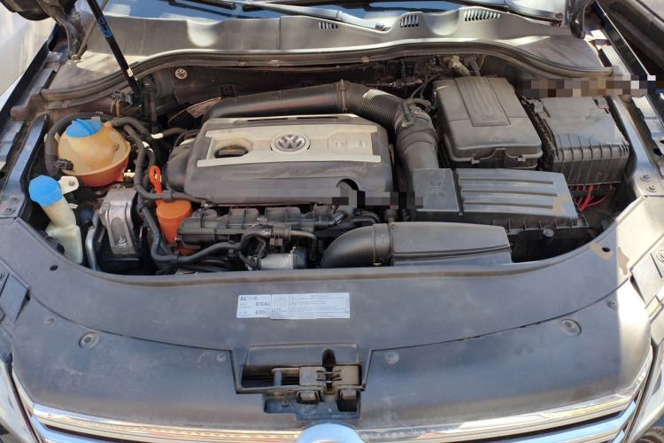 Used Volkswagen Magotan 2013 1.8TSI Luxury Model Engine Bay